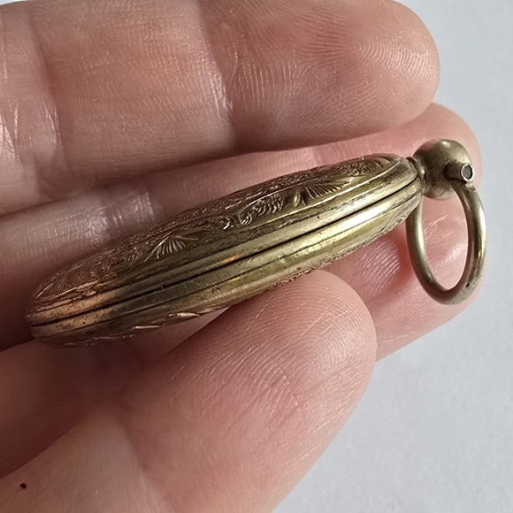 Antique locket Victorian oval gold tone vintage leaves leaf 1800s botanical - Picture 9 of 15